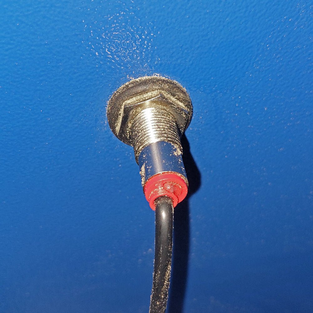 Level sensors for automatic start of the press